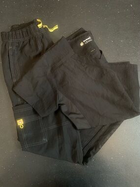 Wink Scrubs 4way stretch Black Scrub Set - top is medium, pants are small